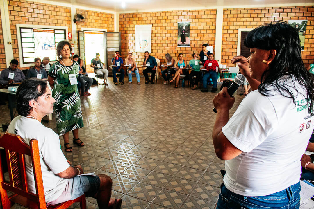 indígena falando na oficina de divulgação do edital