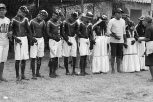 índios guajajara em ritual