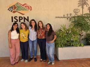 Integrantes do GT de Gênero do ISPN. Da esquerda para a direita: Marília Pinheiro, Caroline Yoshida, Raíssa Ribeiro, Cristiane Azevedo e Jéssica Pedreira. Foto: Amanda Vieira/ Acervo ISPN