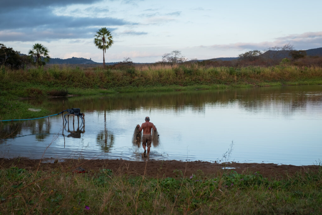 O açude da Comunidade Lagoa do Mato, em Milton Brandão, atende as famílias do assentamento e é aberto ao público como pesque e pague. Foto: Paula Cinquetti/ Acervo ISPN