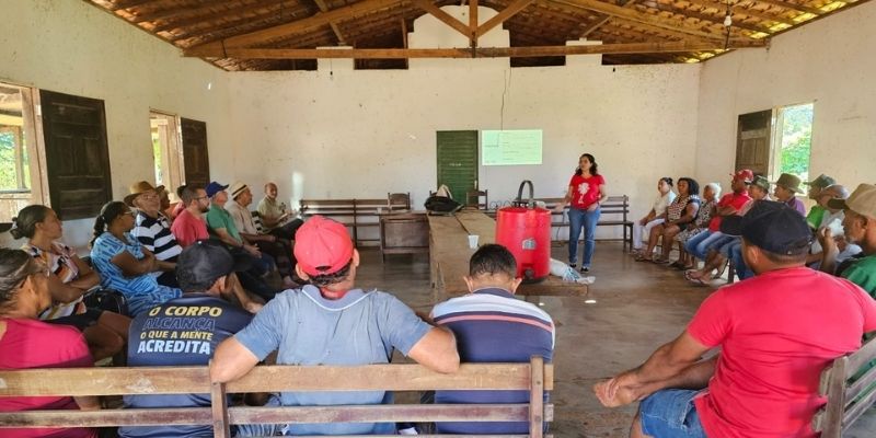 Reunião com assentados da comunidade São Jorge, Cidelândia. Foto: Cristiane Moraes/Acervo ISPN