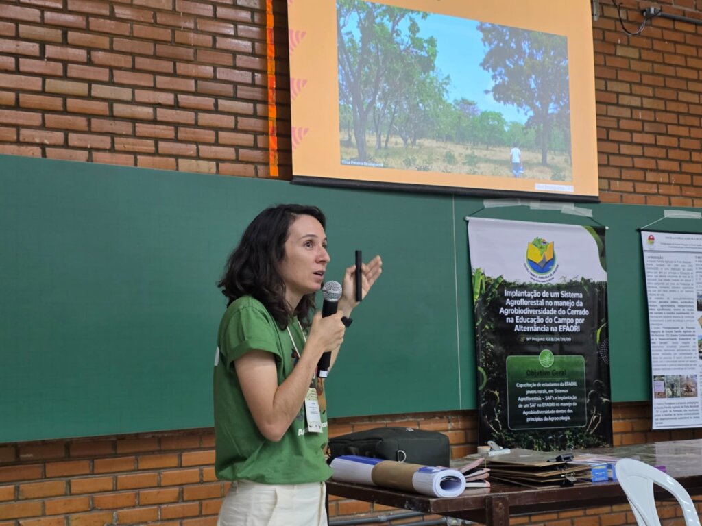 Natanna Horstmann na oficina Educação do campo como base para a restauração ecológica. Foto: Ariel Rocha/ Acervo ISPN